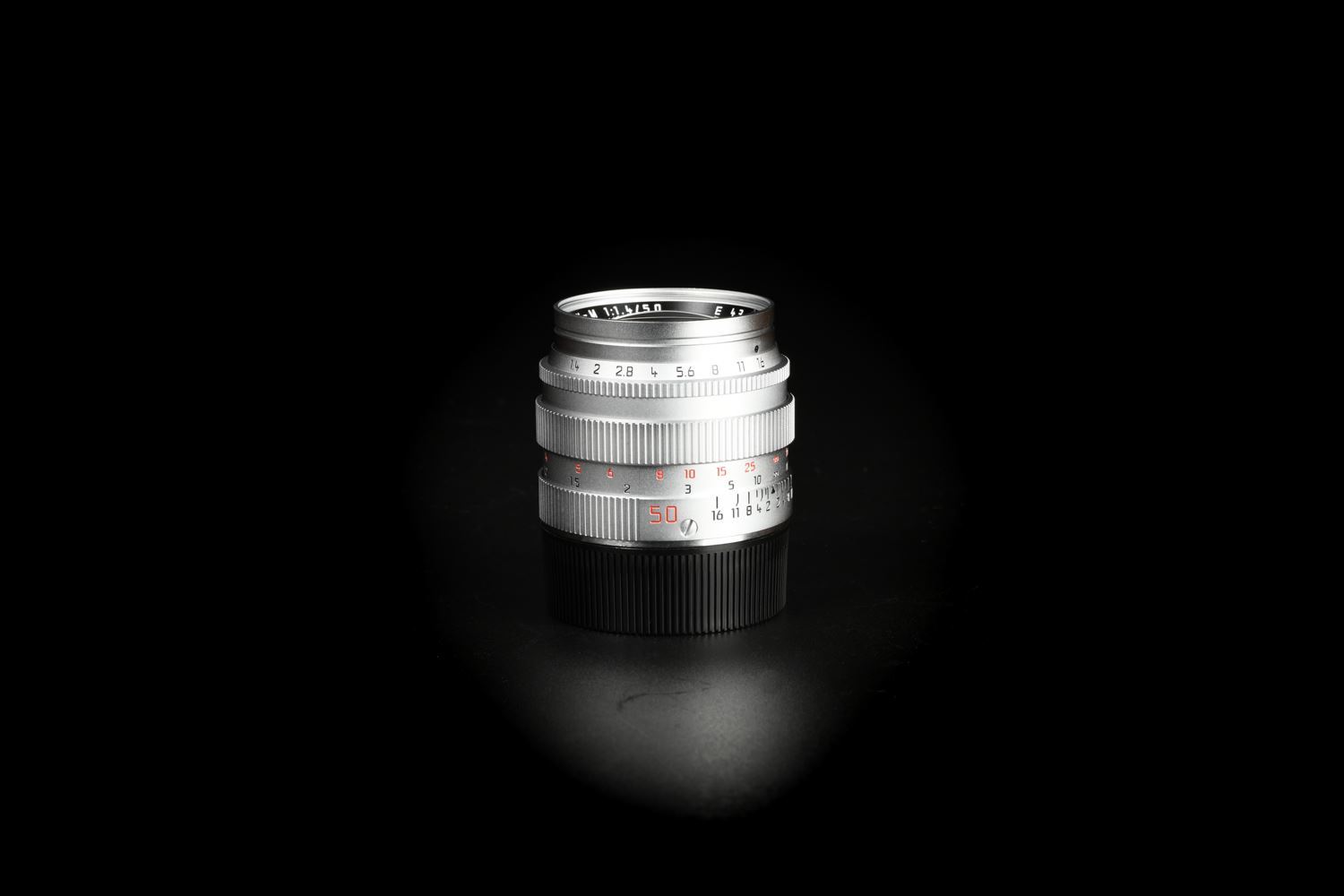 Picture of Leica M6 Classic Traveller OFFERMANN Set with Summilux-M 50mm f/1.4 Ver.2 Silver