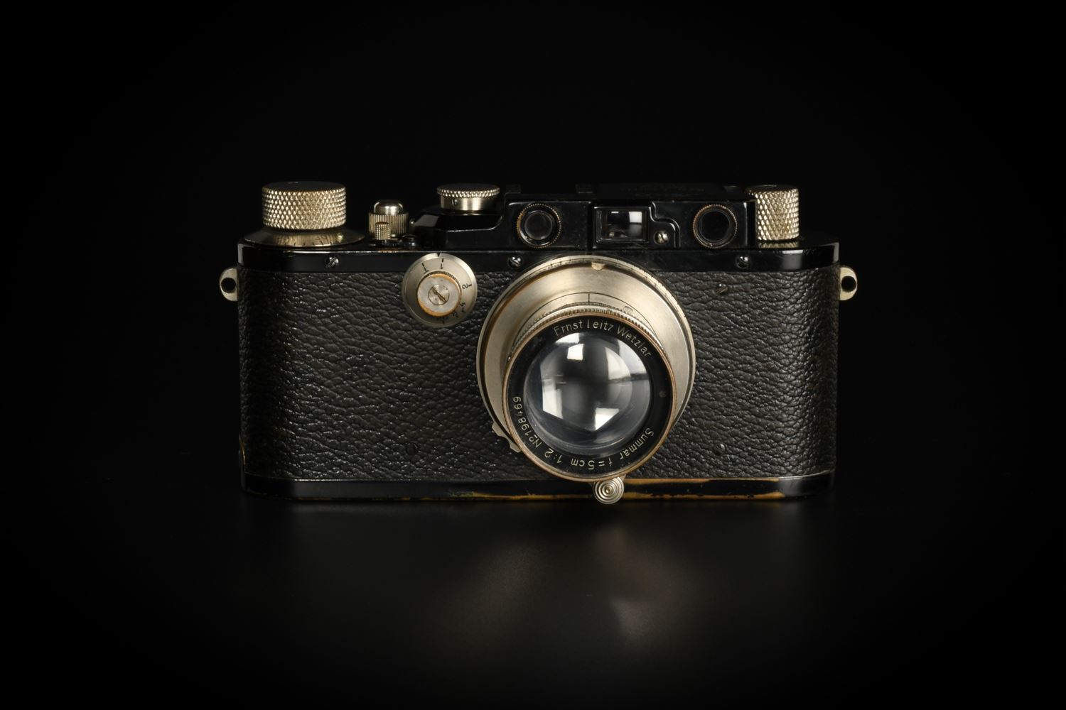 Picture of Leica III Black Paint with Summar 5cm f/2 and SCNOO Black