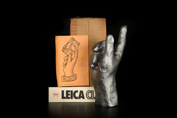 Picture of Leica CL Wooden hand display Stand