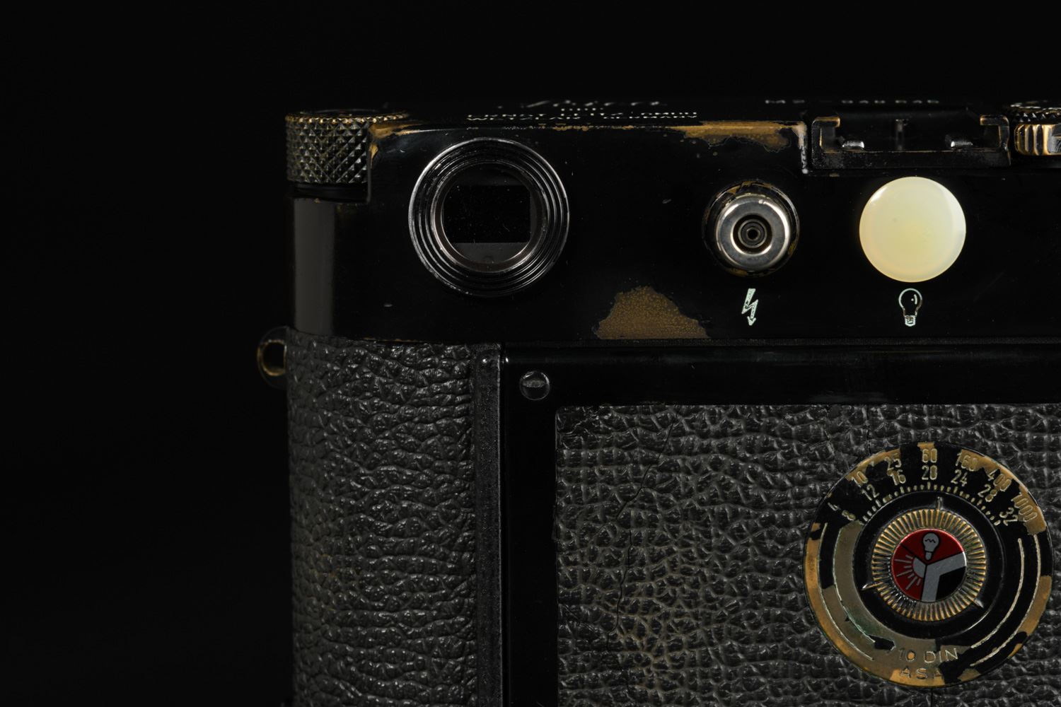 Picture of Leica M2 Button Original Black Paint