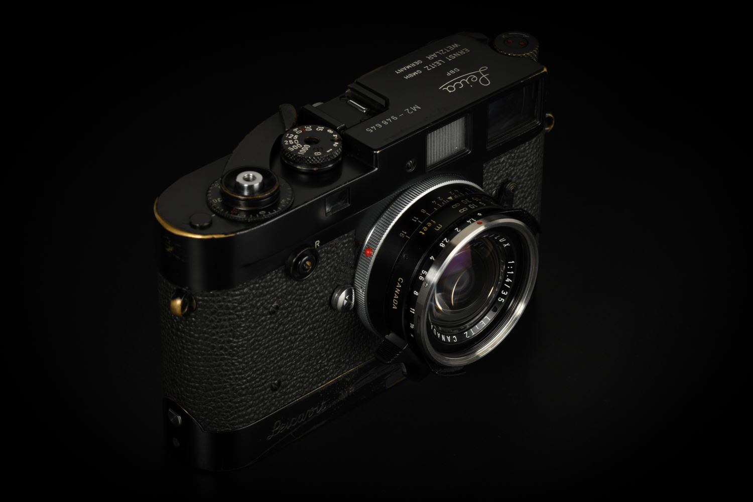 Picture of Leica M2 Button Original Black Paint
