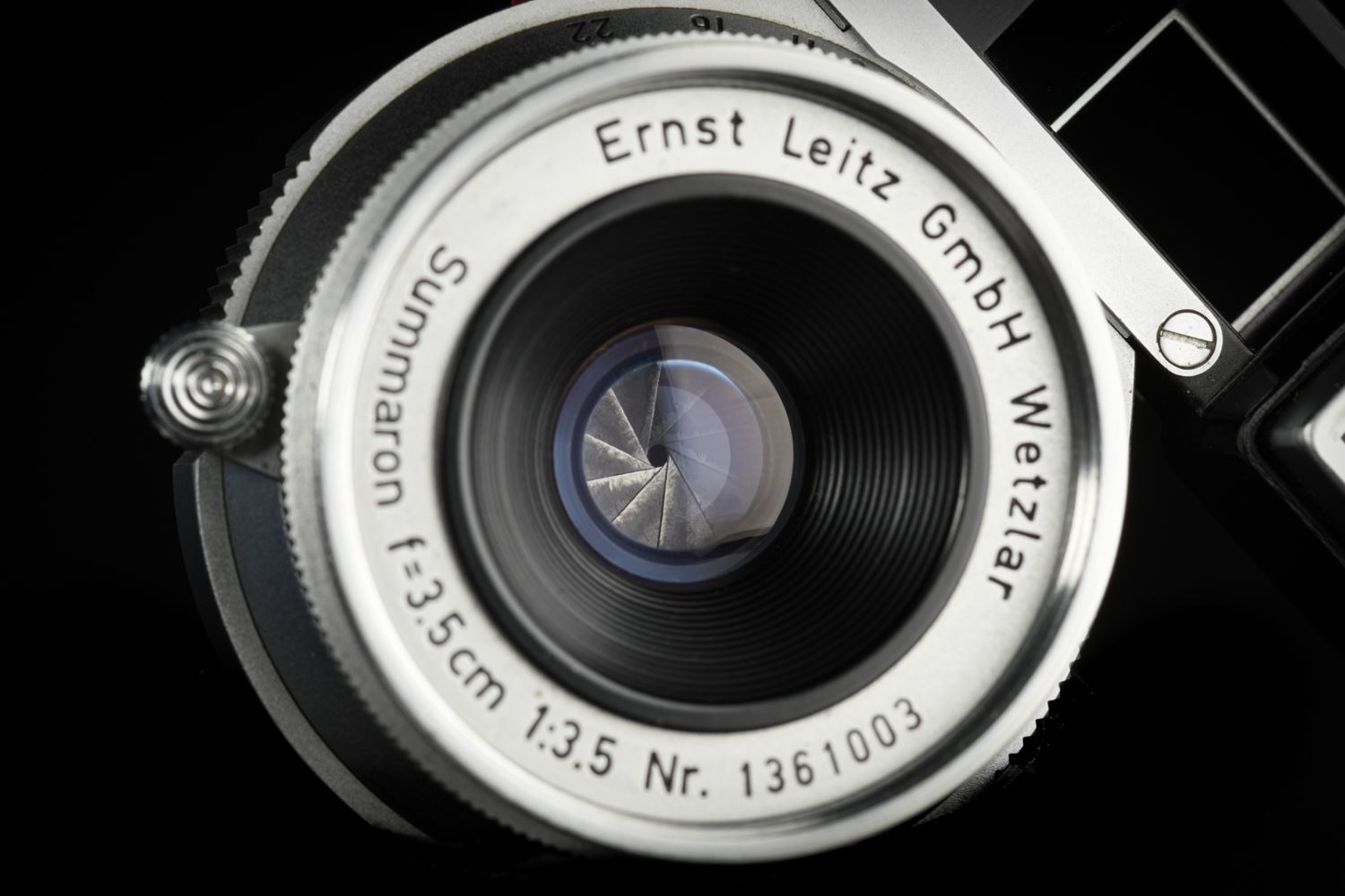 Picture of Leica Summaron-M 35mm f/3.5 Silver for M3 Black Paint Goggle
