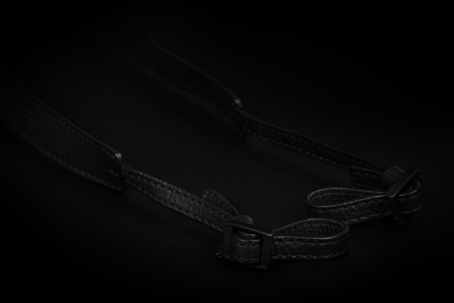 Picture of Angelo Pelle Neck Strap, Ferrara SL - Black with Real Crocodile Grey Loops