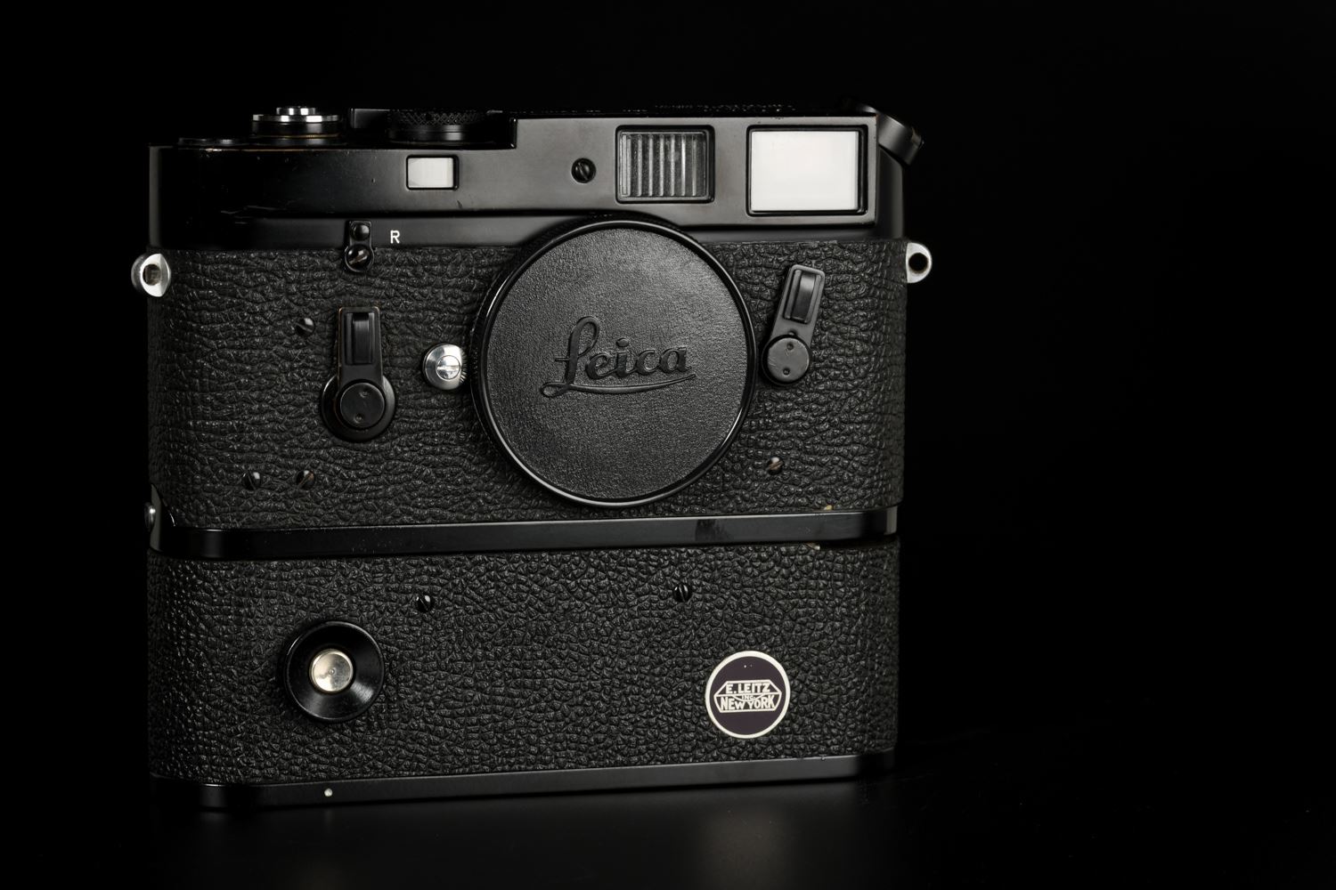 Picture of Leica M4-M Black Paint with New York Motordrive and Power Pack
