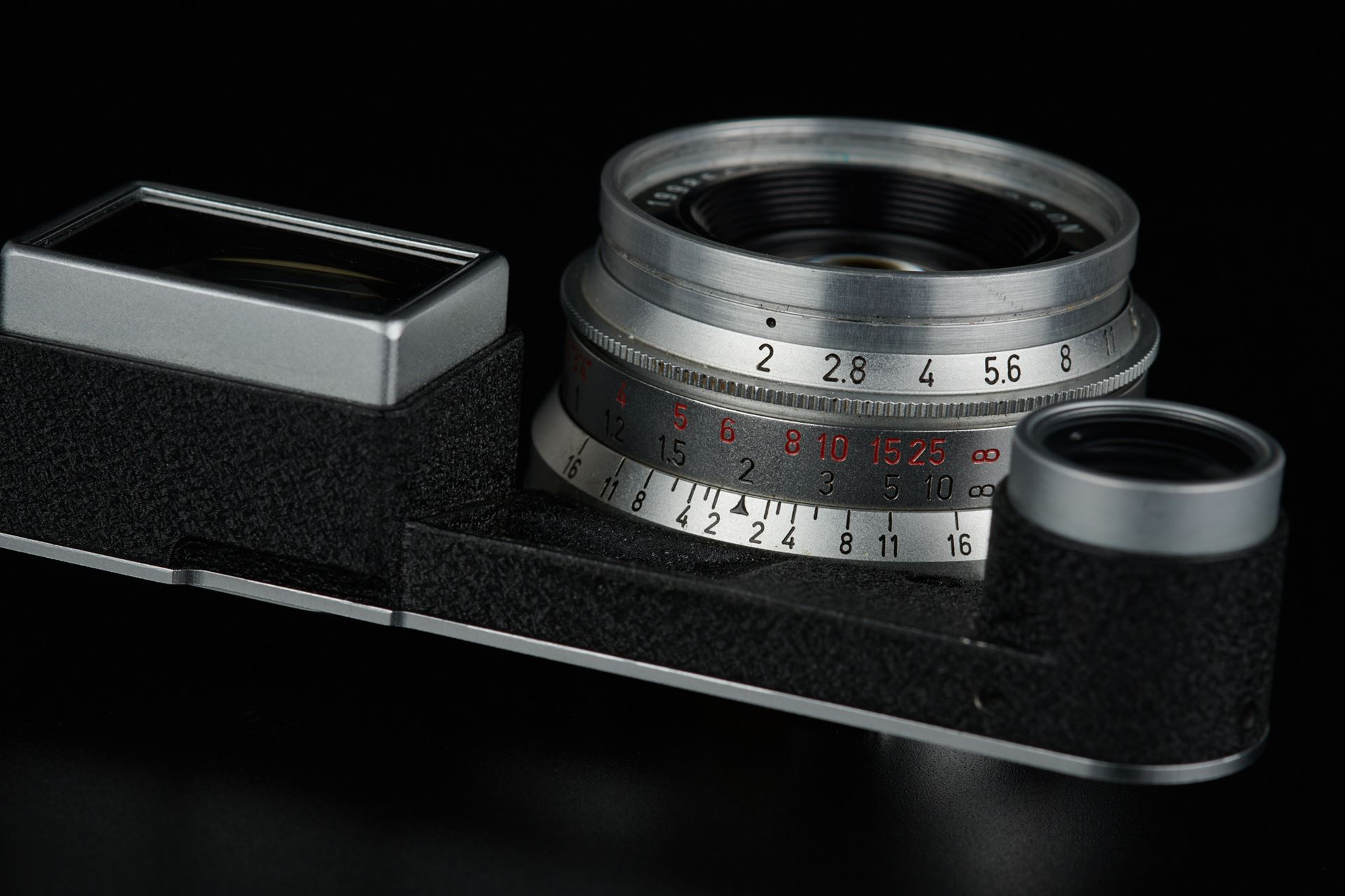 Picture of leica summicron 8-element 35mm f/2 silver goggle for m3